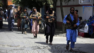 Cosa fanno ai bambini, l'ultimo orrore dei talebani. La vendetta atroce contro i ribelli