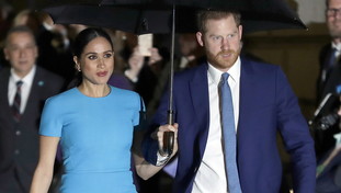 La regina Elisabetta furiosa contro Harry e Meghan. La resa dei conti: “Ora in tribunale”