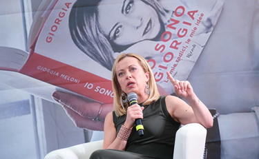 Si dovrebbe dimettere, Meloni disintegra la Lamorgese sul rave party