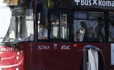 Sugli autobus torna il controllore, l'annuncio di Giovannini contro il covid