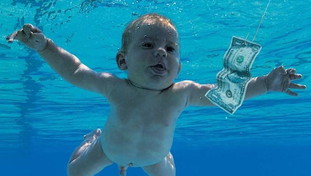 I Nirvana accusati di pedopornografia: l'incredibile storia sulla copertina di Nevermind