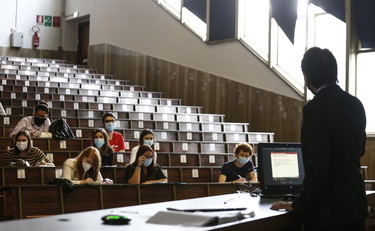 Viva la libertà, docente anti green pass si dimette dall'università