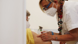 Dal Cts nessun dubbio sul vaccino: terza dose a fine anno. L'attacco ai no-vax “paranoici”