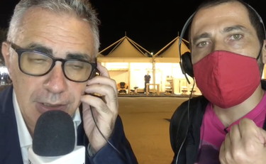 Non ne azzecca una! Pregliasco al karaoke, così strapazza Azzurro