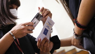 Più morti ma meno contagiati. Variante Delta, il dato che fa paura