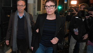 Vittorio Sgarbi svela la truffa di Roberto Benigni alla moglie