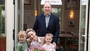 Ansia di tornare a casa. Il collasso di Charlene e la rivelazione di Alberto: qualcosa non torna