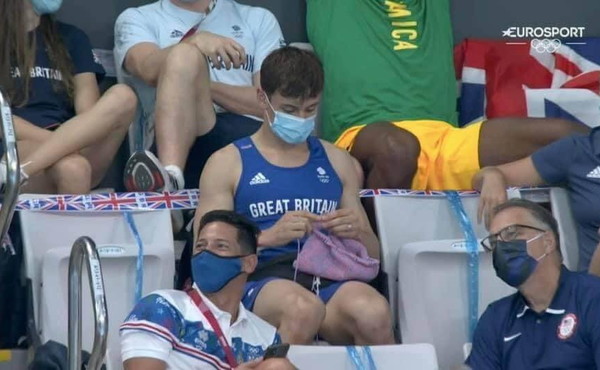 Tom Daley e l'uncinetto: alla scoperta degli strani hobby degli olimpionici