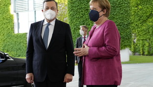 Si chiude l'epoca Merkel, Draghi la elogia: “Leader straordinaria. Non siamo amici ma… ”