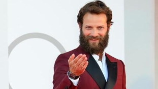 In tilt per un orologio. Borghi senza pietà, così a Venezia ridicolizza la sinistra