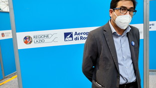 Niente limitazioni, chiusure o green pass: ecco come. L'azzardata promessa sul Covid