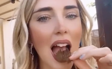 Chiara Ferragni si mette a dieta, così mangia la foglia