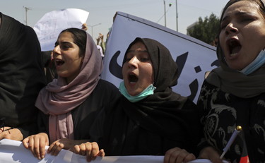 Donne in classi separate, i talebani decidono anche le materie da studiare