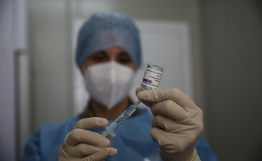 Se hai i soldi eviti l'obbligo, l'ideona del solito Librandi sul vaccino