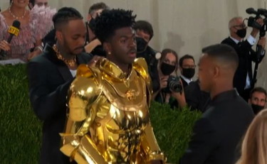 Oro, nero e stravaganze. Moda e glamour: è tornato il Met Gala