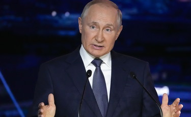 Paura per i contagi nello staff, Putin in isolamento
