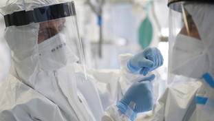 Boom di contagi tra i medici: ma quanto dura la protezione del vaccino? Picco di infezioni