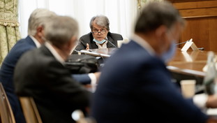 Il governo vuole un contratto per lo smart working. Subito problemi per l'obbligo di green pass