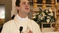 Nuove accuse per il prete pusher, la scoperta da incubo sui festini hard