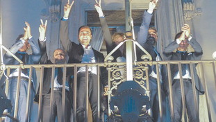 Basta con l'incompetenza al potere. Gli spignibottone tornino a casa