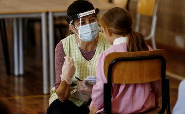 Test salivari molecolari, al via lo screening nelle scuole