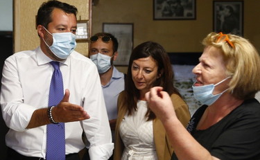 Cari romani ora dateci fiducia. Salvini chiude la campagna a Tor Bella Monaca