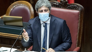 La casta si fa pagare anche i tamponi obbligatori: l'ultima vergogna della politica