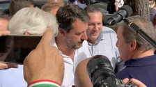 Salvini e Calenda incontro a sorpresa, cosa si dicono a Porta Portese