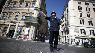 I vigili di Roma restano senza pistola: porto d'armi al peperoncino