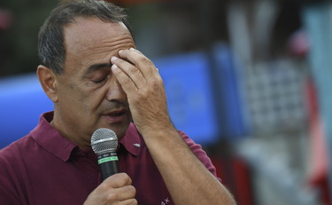 Dava le case dei migranti ai cantanti, la verità del pm su Lucano