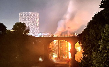 Le fiamme devastano il Ponte di ferro. Tra le cause fuga di gas da una bombola dei senzatetto