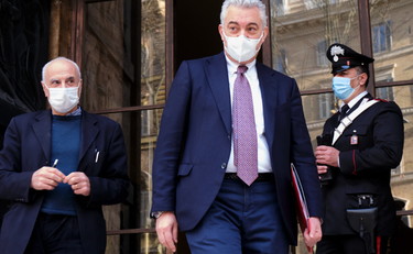 Tavoli a rischio incendio, la beffa dei banchi di Arcuri