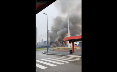 Ultraleggero precipita su una palazzina con sei persone a bordo