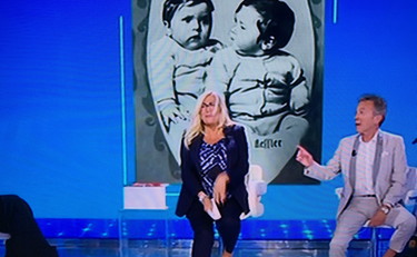 Ma quelle non siamo noi, a Domenica In imbarazzo con le gemelle Kessler