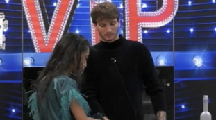 Manuel Bortuzzo si alza in piedi al GfVip, vipponi in lacrime