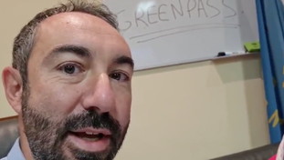 Venite ad arrestarci. No Green pass, il consigliere ex M5s Barillari barricato in Regione