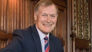 Morte choc nel Regno Unito: ucciso a coltellate un deputato conservatore