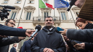 Frattura nel Pd, scatta la ribellione e l'ultimatum per Letta: ci prendiamo il partito