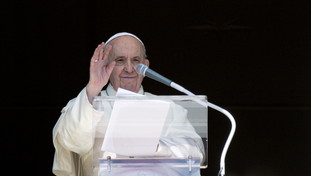 Papa Francesco all'attacco sul vaccino: datelo a tutti i poveri e liberalizzate i brevetti