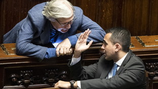 Sgarbi bombarda sulla Cgil: Che c'entra Di Maio? Quando mai ha lavorato?