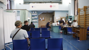 A Roma è boom di no-vax pentiti con l'obbligo di green pass