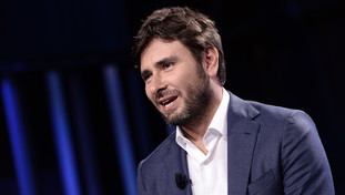 Lacrimogeni e manganelli, Di Battista attacca sul green pass e lancia l'opposizione a Conte
