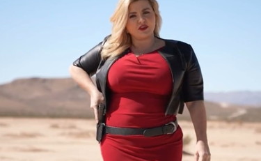 La candidata in Nevada è l'ultima delle trumpiane: lo spot tra pistole e due armi poco segrete