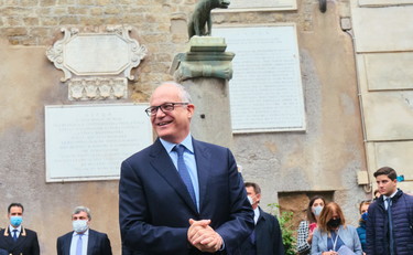 Non lo invita alla riunione sui rifiuti, Gualtieri si scusa con Franco
