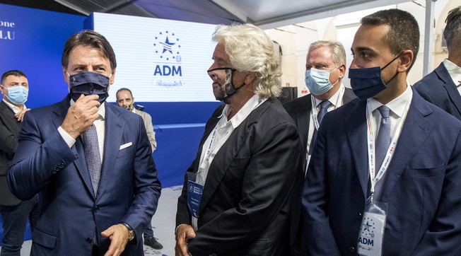 Grillo micidiale con Conte: per casa aveva i gusti dei Casamonica