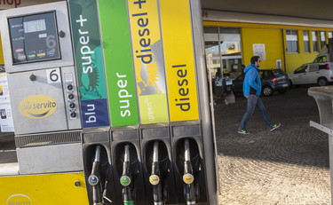 Gasolio alle stelle, i prezzi dei carburanti non si fermano più