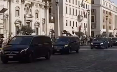 La lotta sul clima? Ecco il contributo di Biden: il corteo per le strade di Roma VIDEO