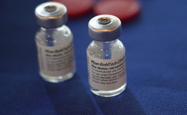 L'emergenza continua e Pfizer fa affari d'oro. Gli incassi da vaccino valgono una finanziaria