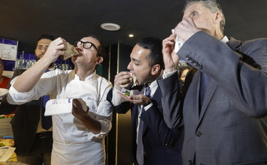 Di Maio e la bugia sulla pizza (una al mese) con Giorgetti. Così l'abbiamo smascherato