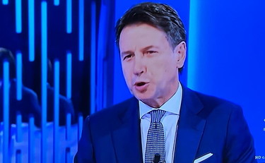 Gli annunci li faccio io. Un Conte tesissimo attacca brutalmente Di Maio